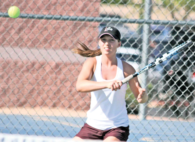 No time to daydream in Pride girls tennis